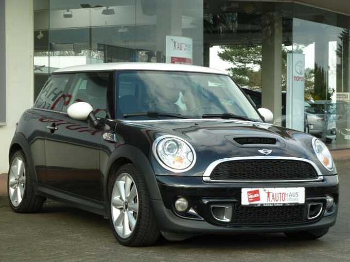 MINI Cooper S Aut. 184 PS, Standhzg., Xenon, Leder+Sitzhzg.